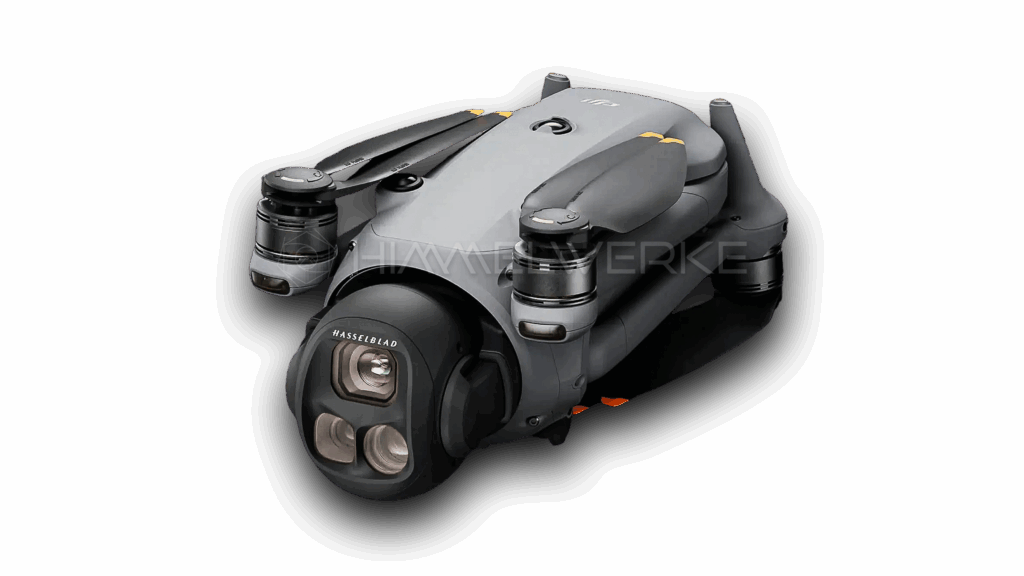 Die DJI Mavic 4 Pro zusammengeklappt als PNG Bild ohne Hintergrund. Sicht von schräg vorne auf die Drohne