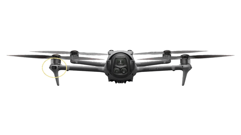 Die DJI Mavic 4 Pro ausgeklappt. Die Sicht komplett frontal auf die Drohne. Das Bild ist ein PNG ohne Hintergrund